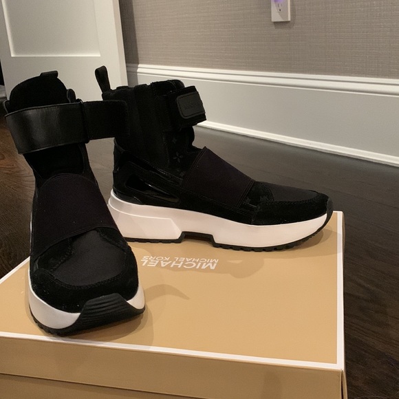 COPY - Michael Michael Kors Cosmo high top size 9. - Picture 3 of 3